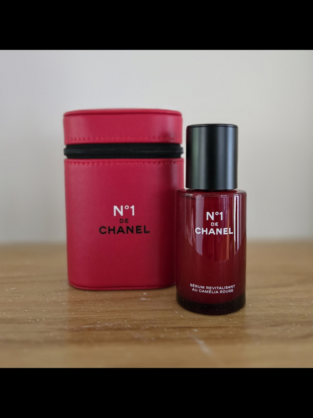 CHANEL N°1 Red Revitalizing Serum and Case